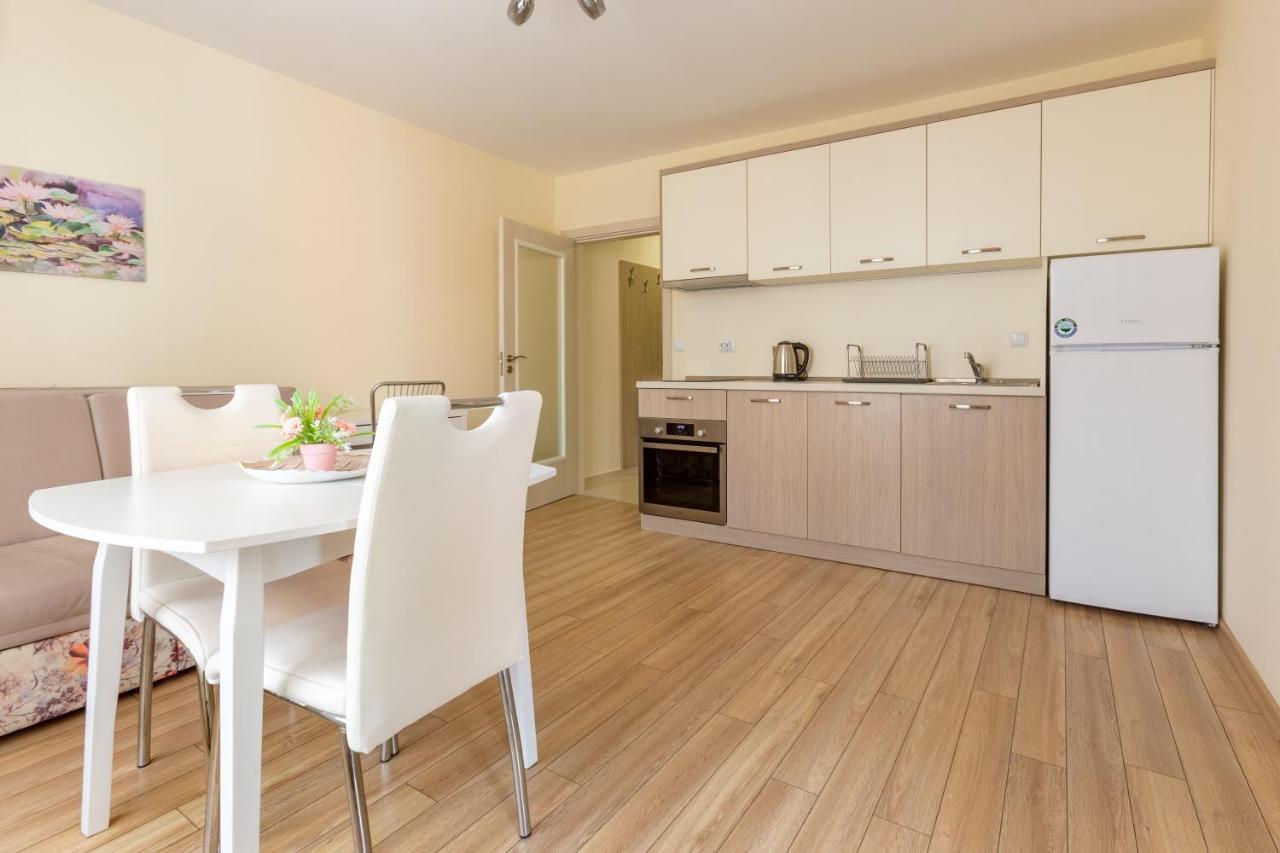 Helios Luxury Apartments Приморско Экстерьер фото
