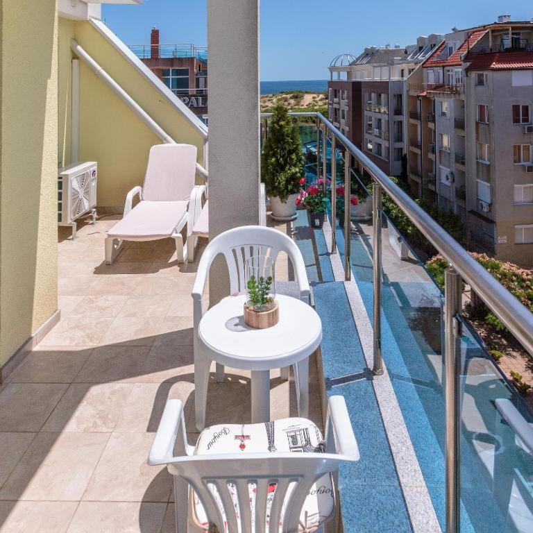 Helios Luxury Apartments Приморско Экстерьер фото