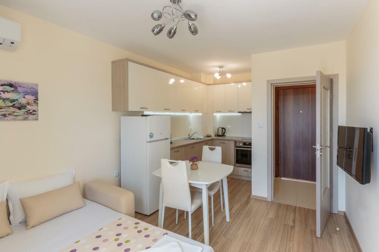 Helios Luxury Apartments Приморско Экстерьер фото