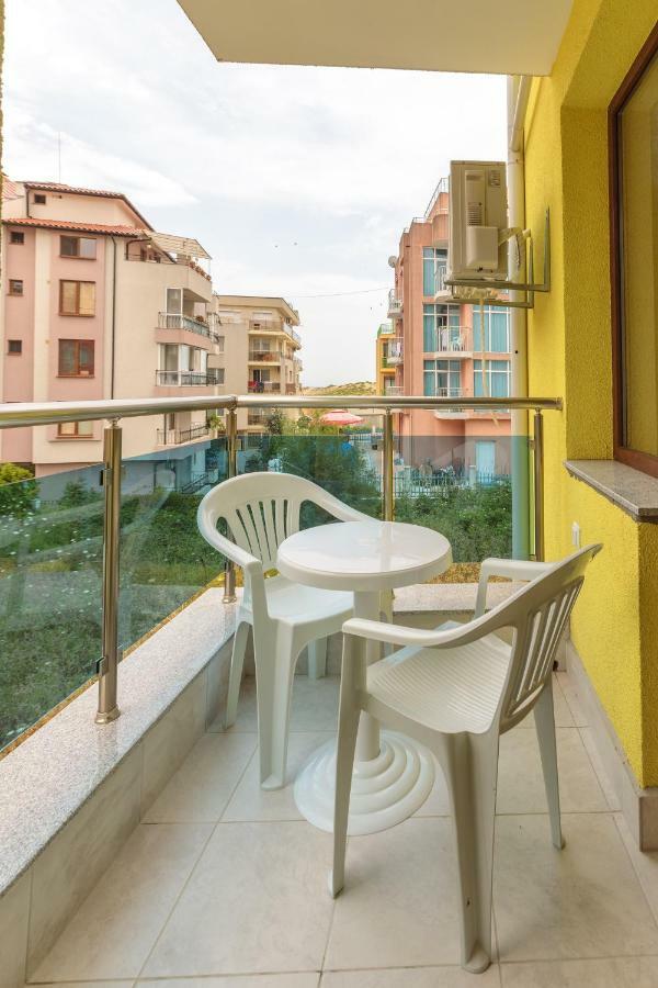 Helios Luxury Apartments Приморско Экстерьер фото
